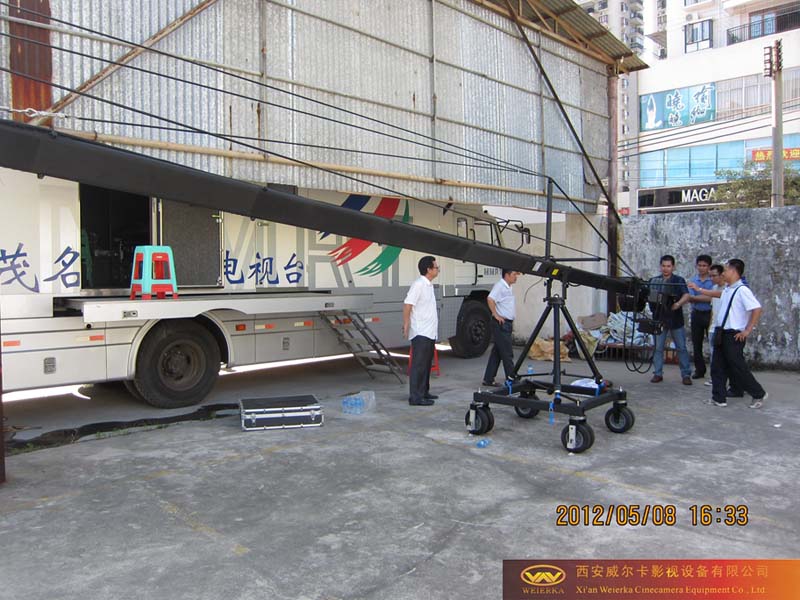 重型高清大炮摇臂 电视转播车旁作业