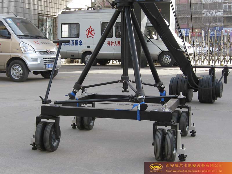 重型高清大炮摇臂 三脚架与万向轮底盘