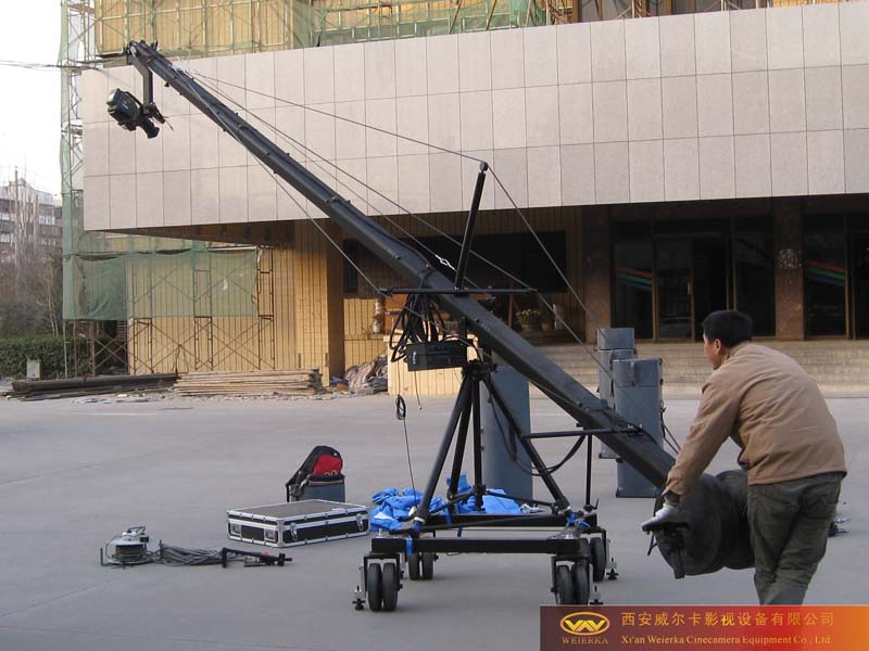 重型高清大炮摇臂 大楼前作业